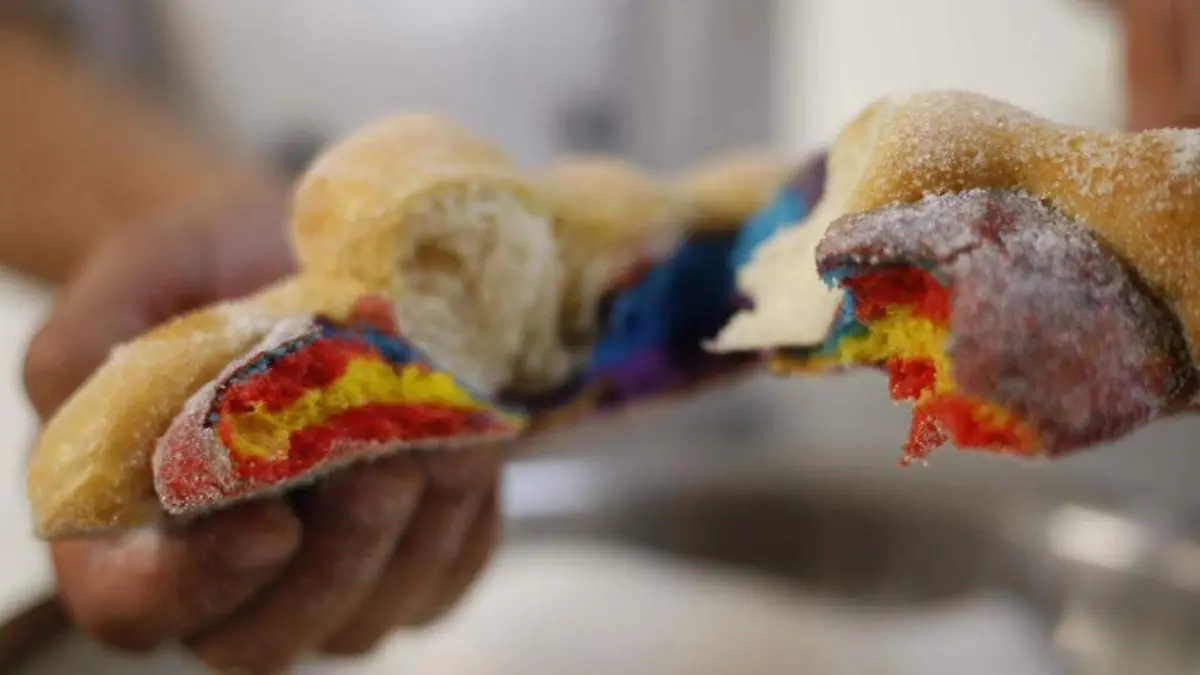 Pan de muerto de colores